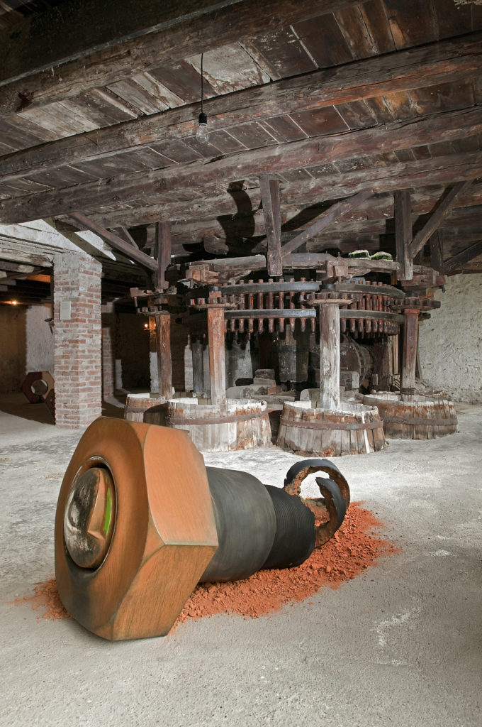 <strong>Past Forward (2012)</strong><br>
Pestassasi Bacin-Stringa Mill, Nove, Italy<br>
Installation Detail: Large Bolt With Core Damage<br>
Oil Painted, Glazed Ceramic<br>
25”Hx31”Wx59”D<br>
Courtesy Jerome Zodo Contemporary, London/Milan